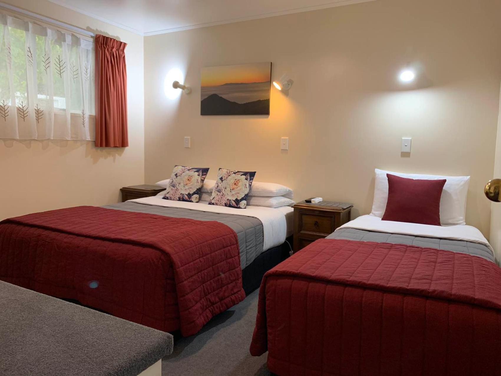 Amber Court Motel Te Anau Ngoại thất bức ảnh