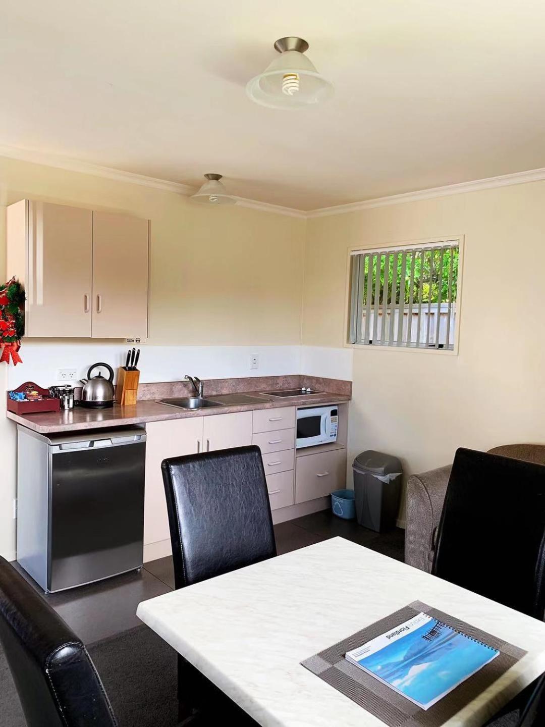 Amber Court Motel Te Anau Ngoại thất bức ảnh