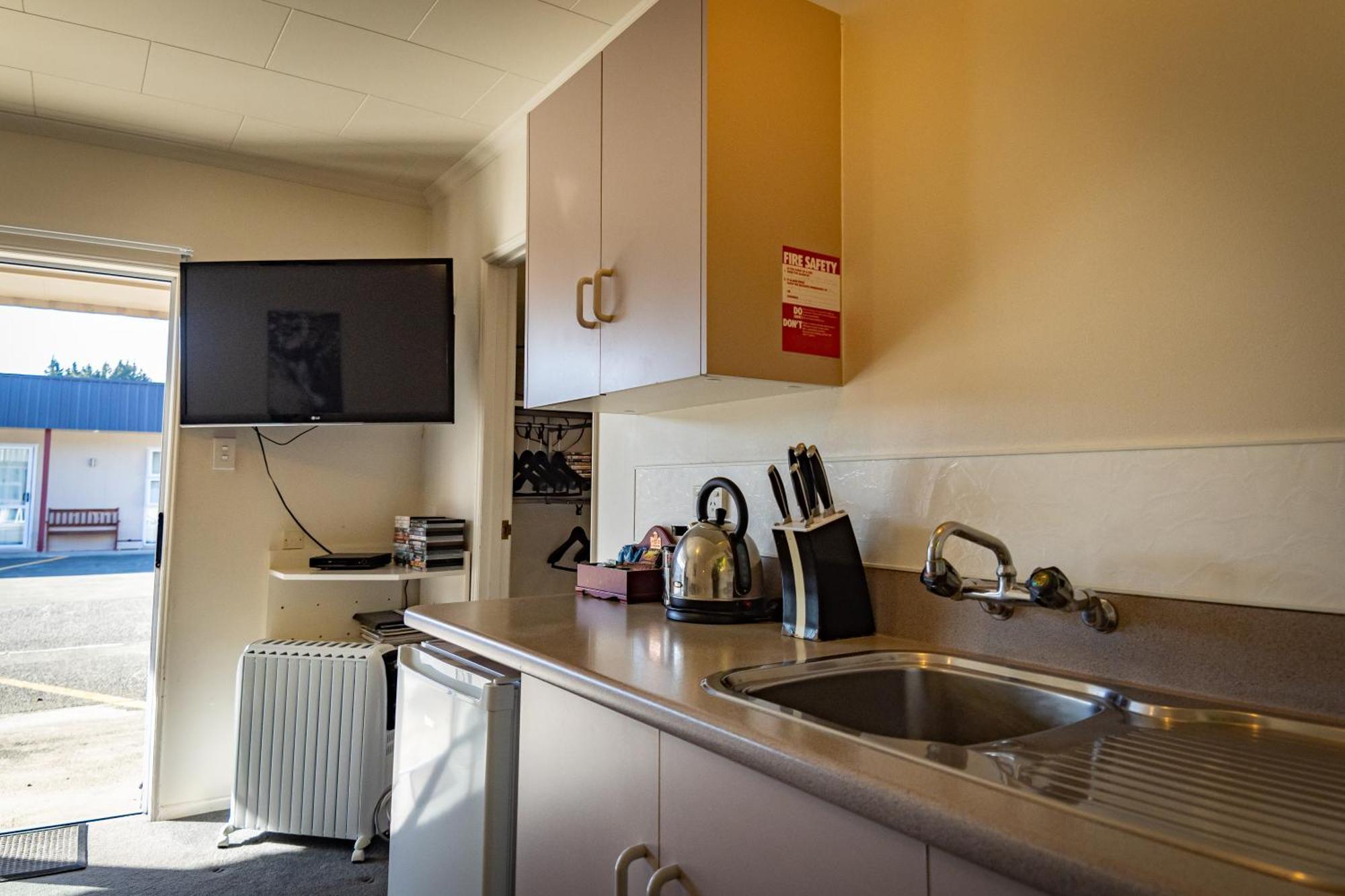 Amber Court Motel Te Anau Ngoại thất bức ảnh